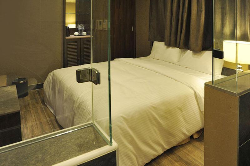 Maple Hotel Tainan Buitenkant foto