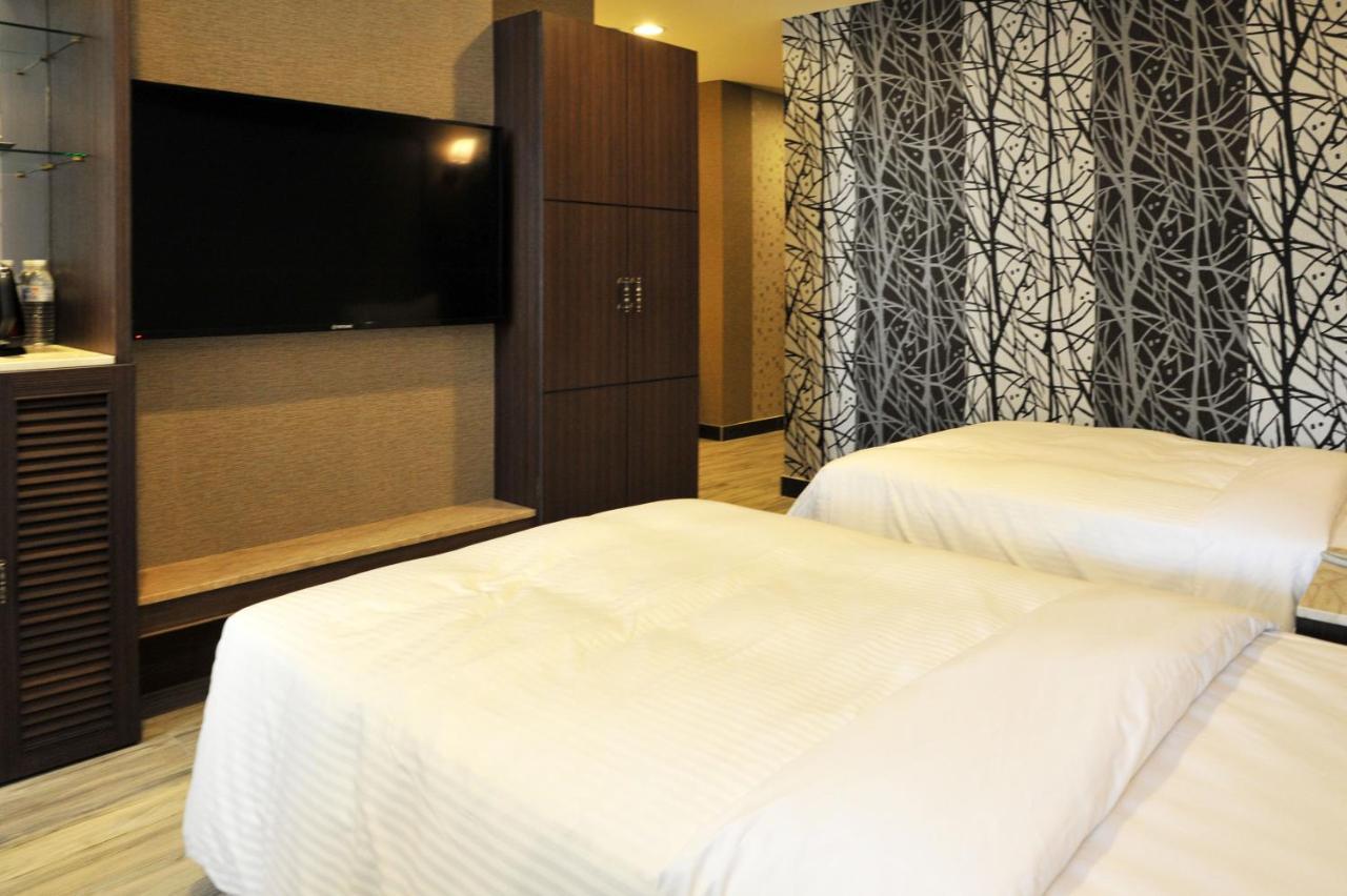 Maple Hotel Tainan Buitenkant foto