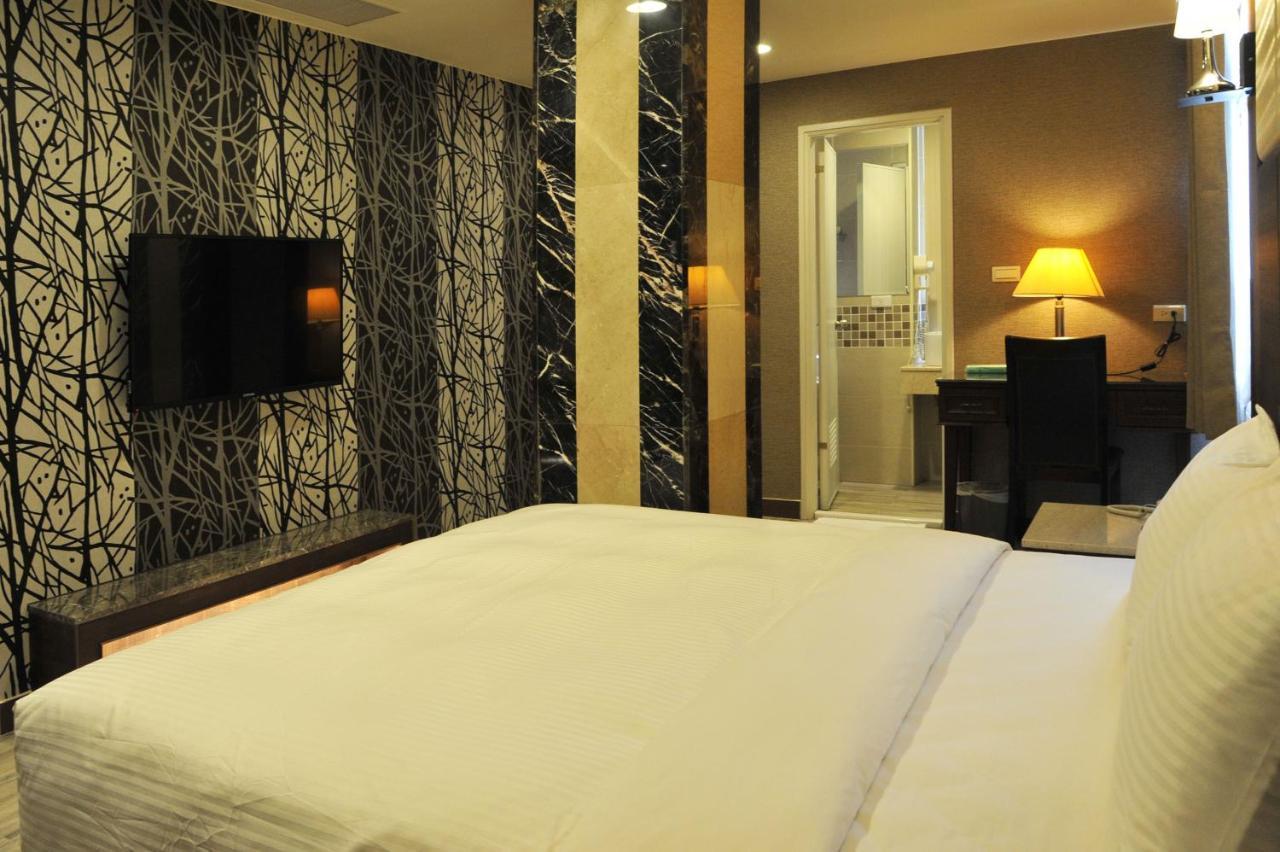 Maple Hotel Tainan Buitenkant foto