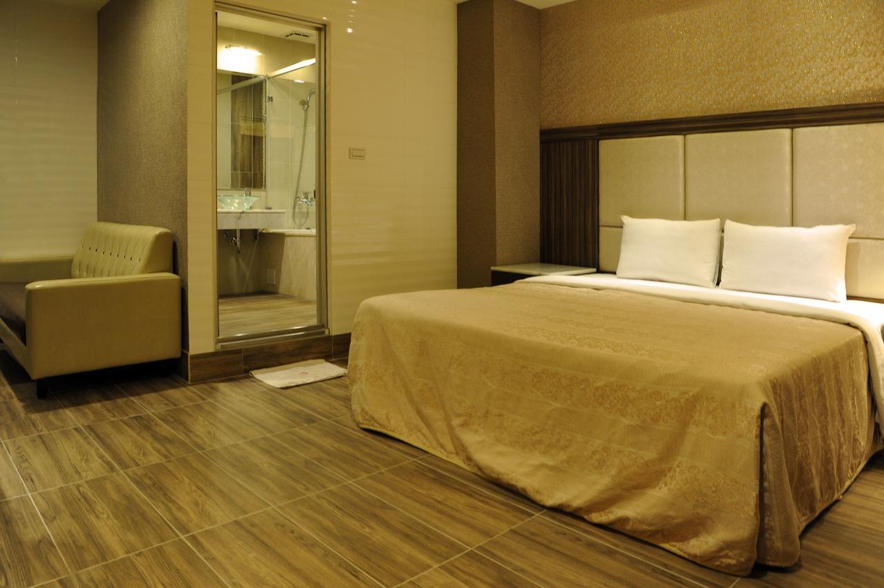 Maple Hotel Tainan Buitenkant foto