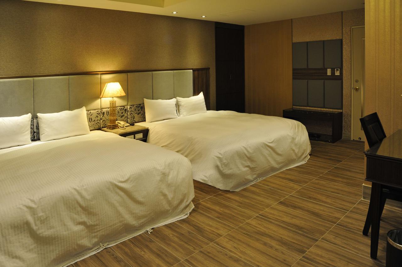 Maple Hotel Tainan Buitenkant foto