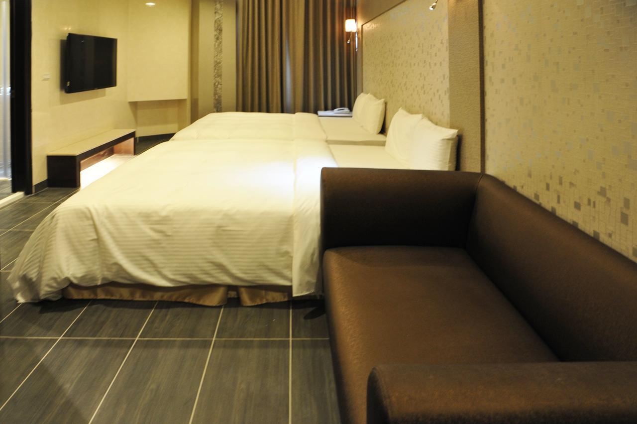 Maple Hotel Tainan Buitenkant foto
