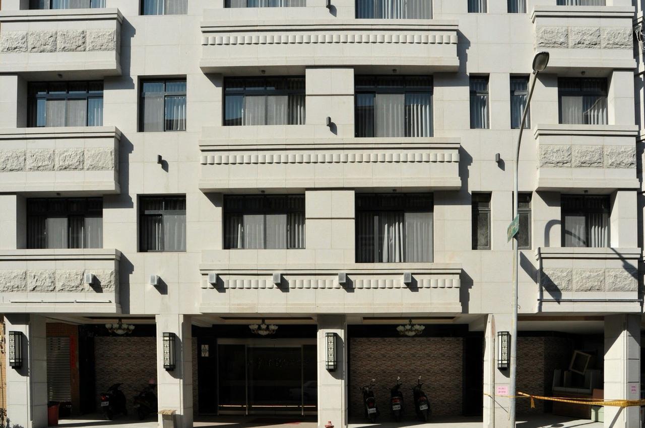 Maple Hotel Tainan Buitenkant foto