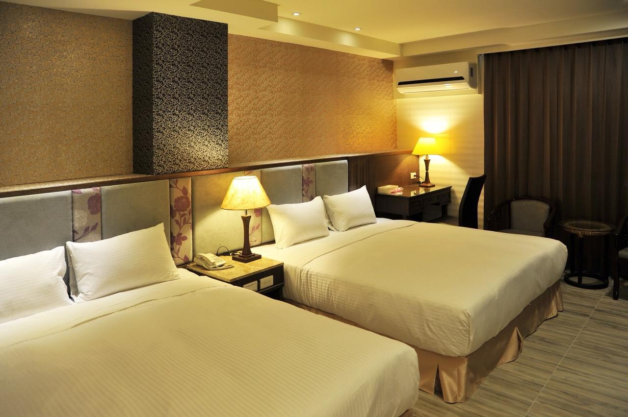 Maple Hotel Tainan Buitenkant foto