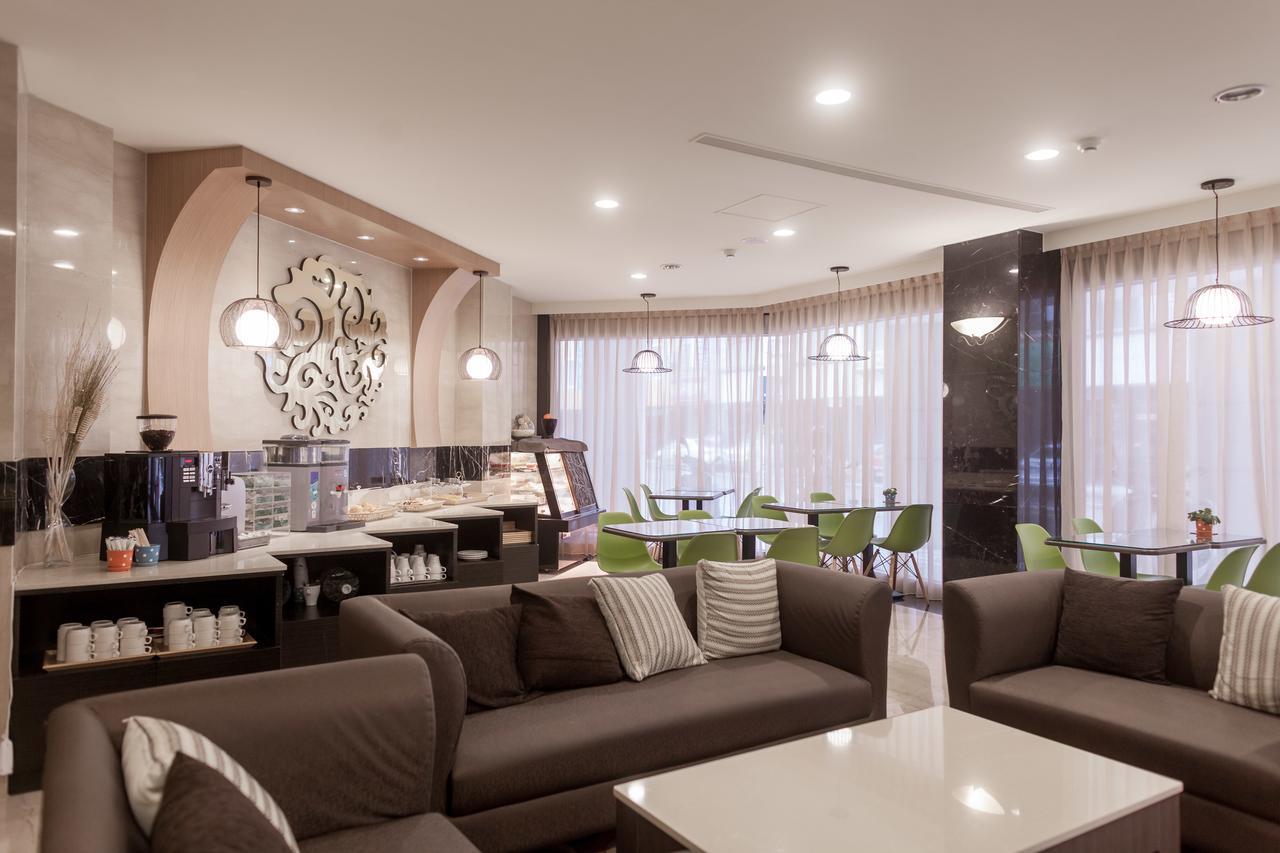 Maple Hotel Tainan Buitenkant foto