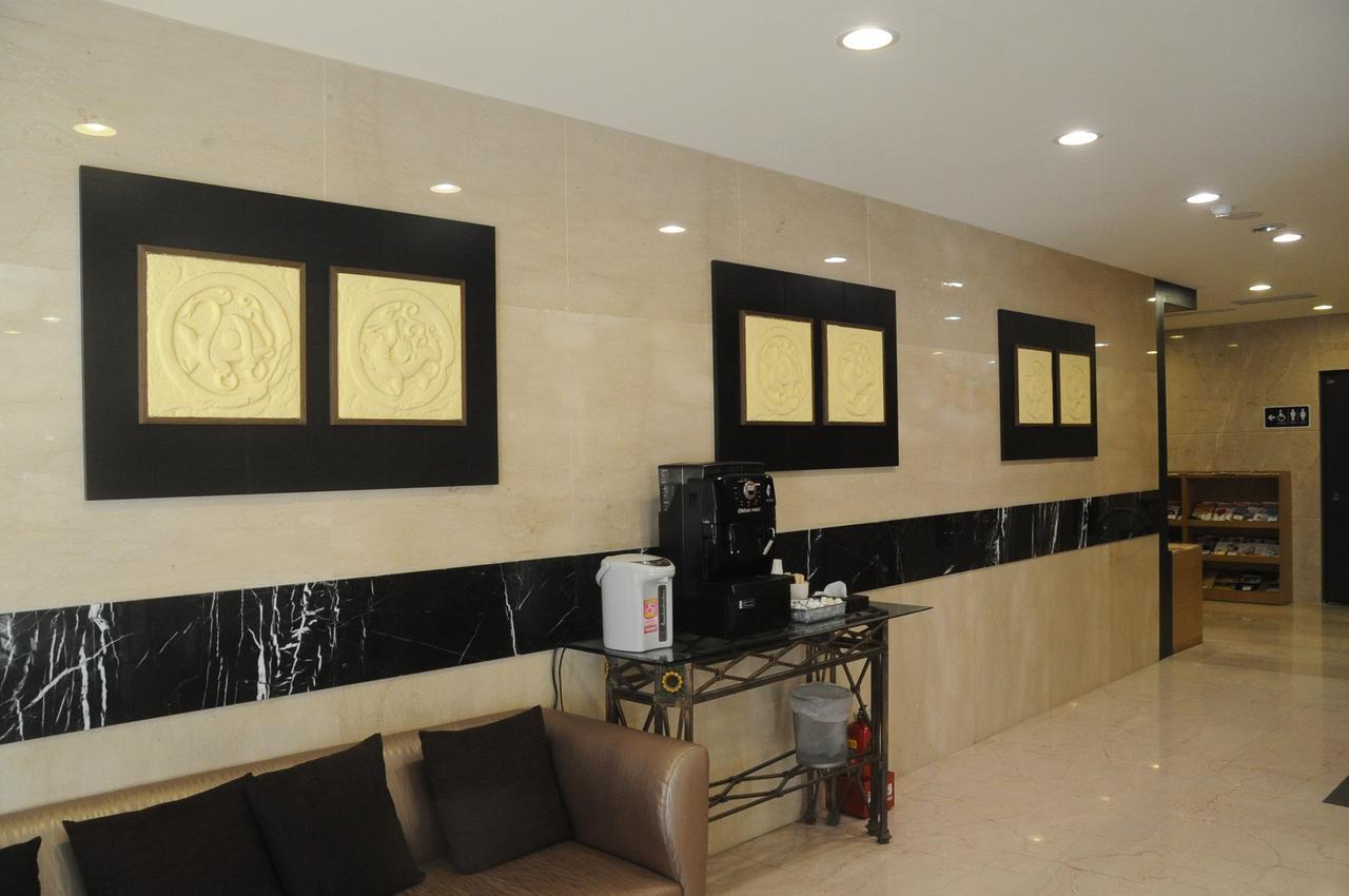 Maple Hotel Tainan Buitenkant foto