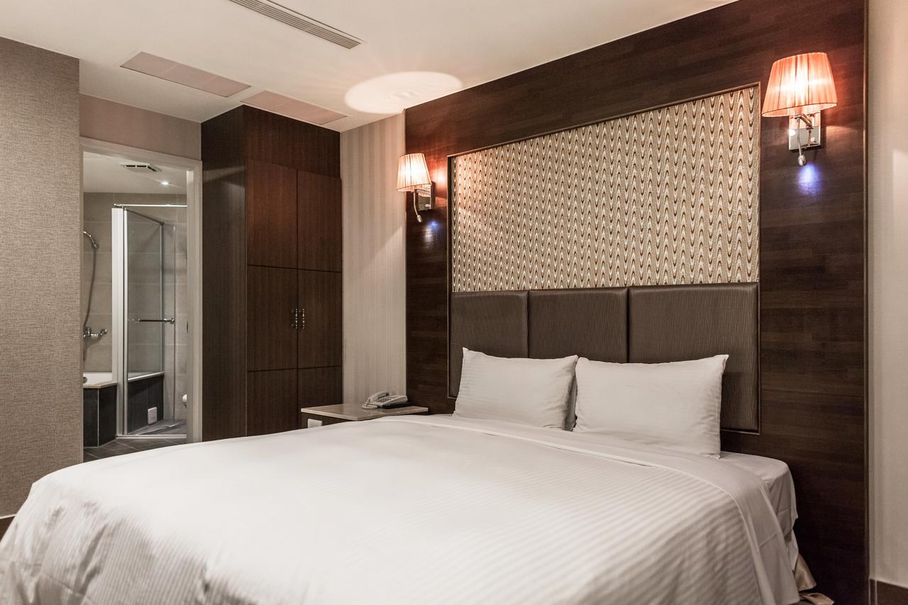 Maple Hotel Tainan Buitenkant foto