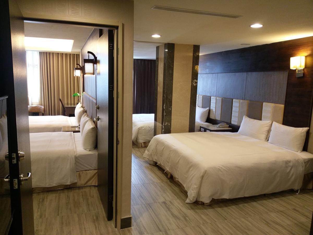 Maple Hotel Tainan Buitenkant foto