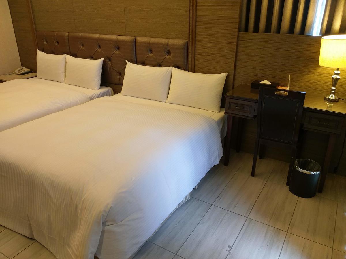 Maple Hotel Tainan Buitenkant foto