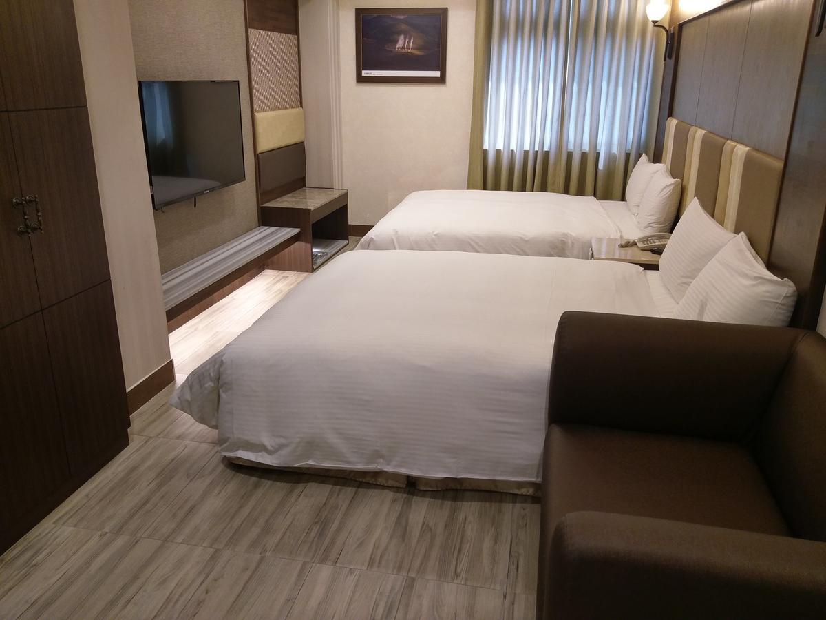 Maple Hotel Tainan Buitenkant foto