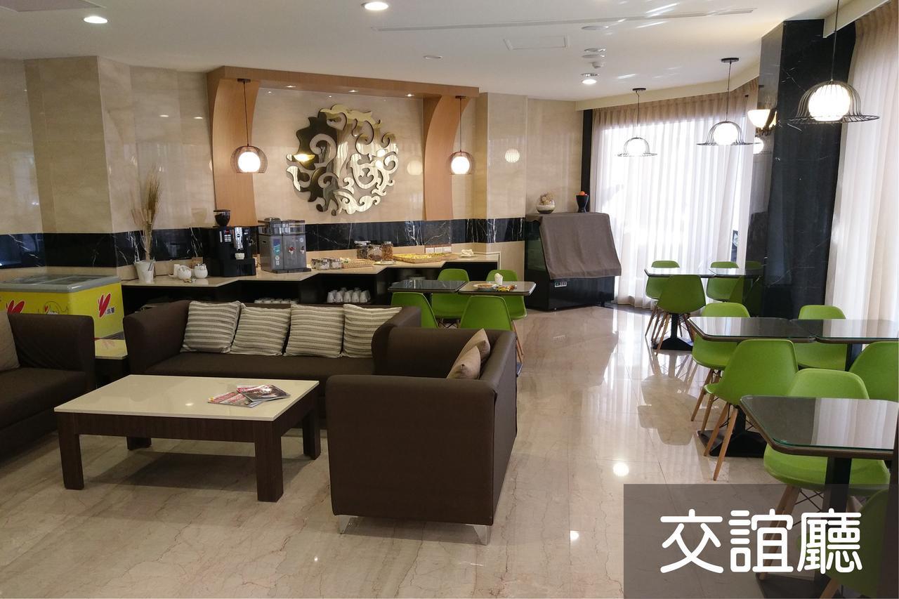 Maple Hotel Tainan Buitenkant foto
