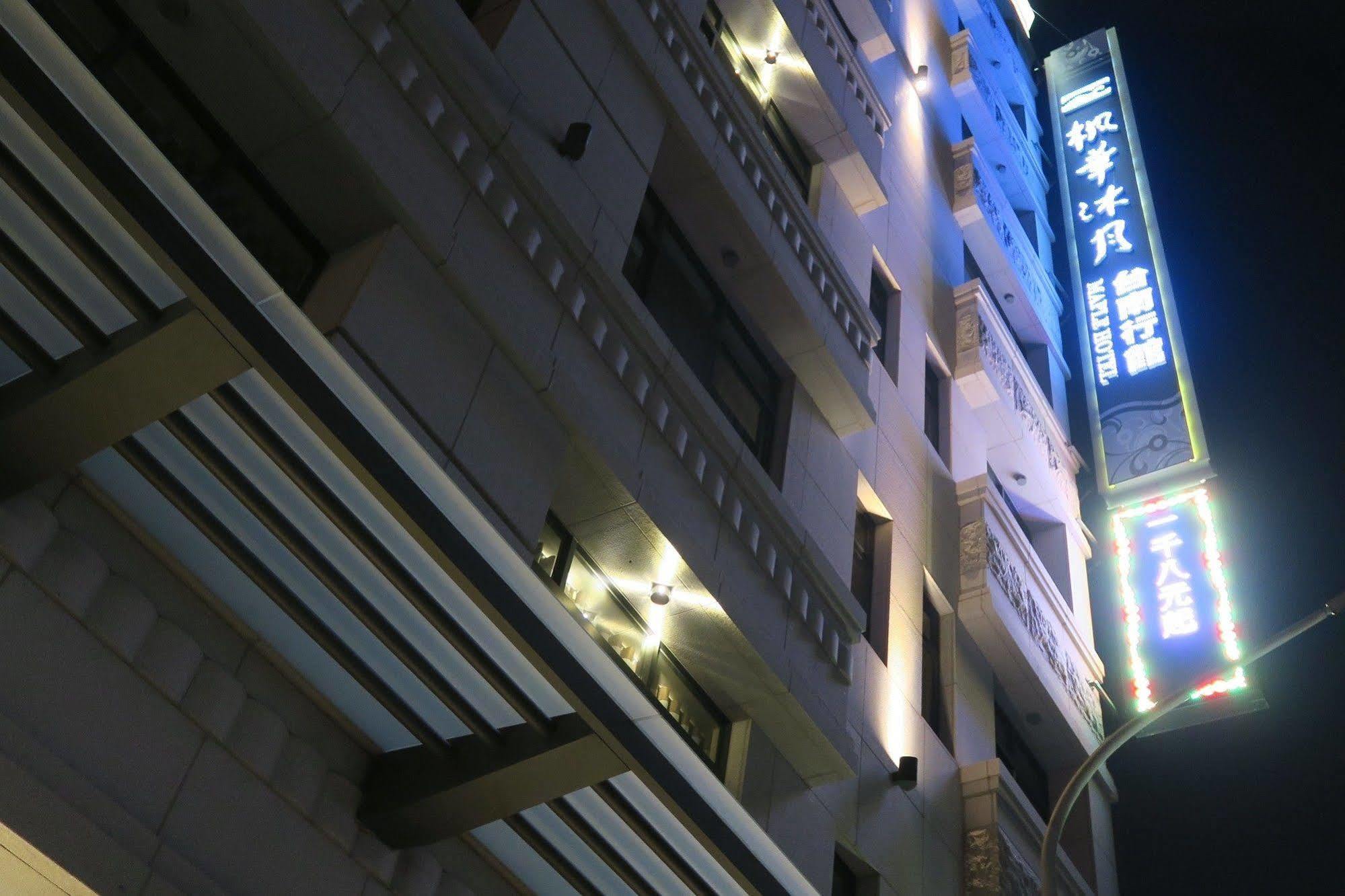 Maple Hotel Tainan Buitenkant foto