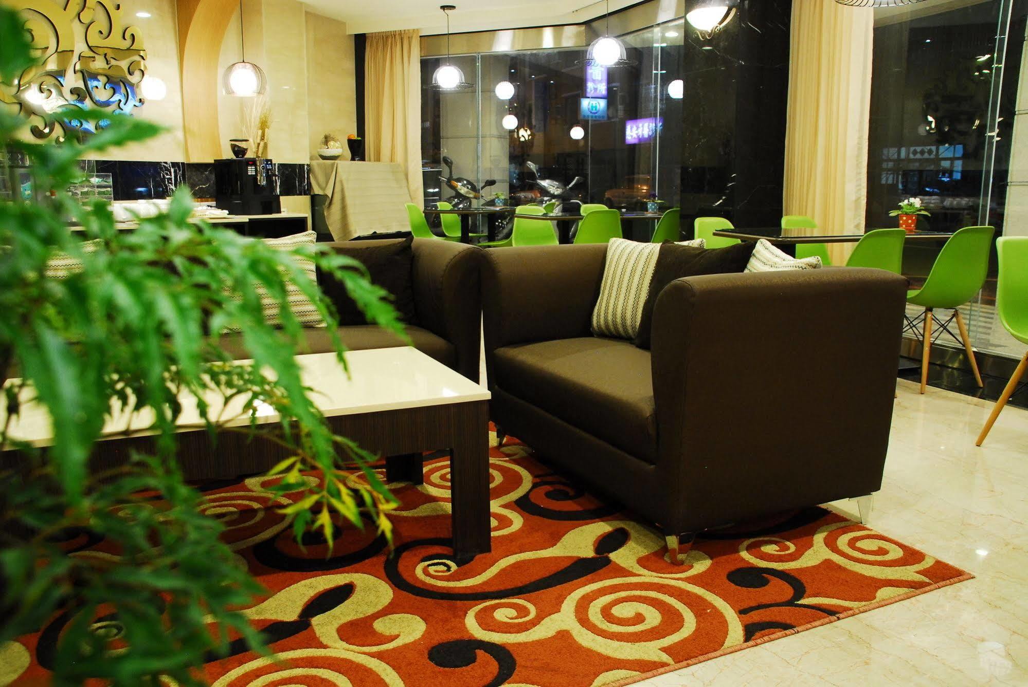 Maple Hotel Tainan Buitenkant foto