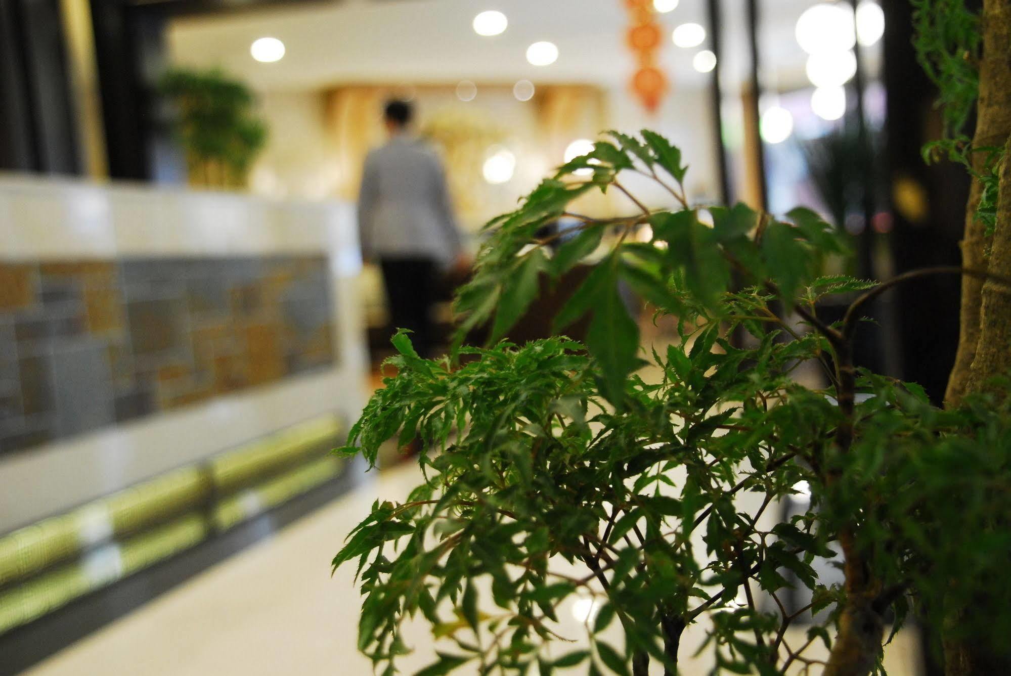 Maple Hotel Tainan Buitenkant foto